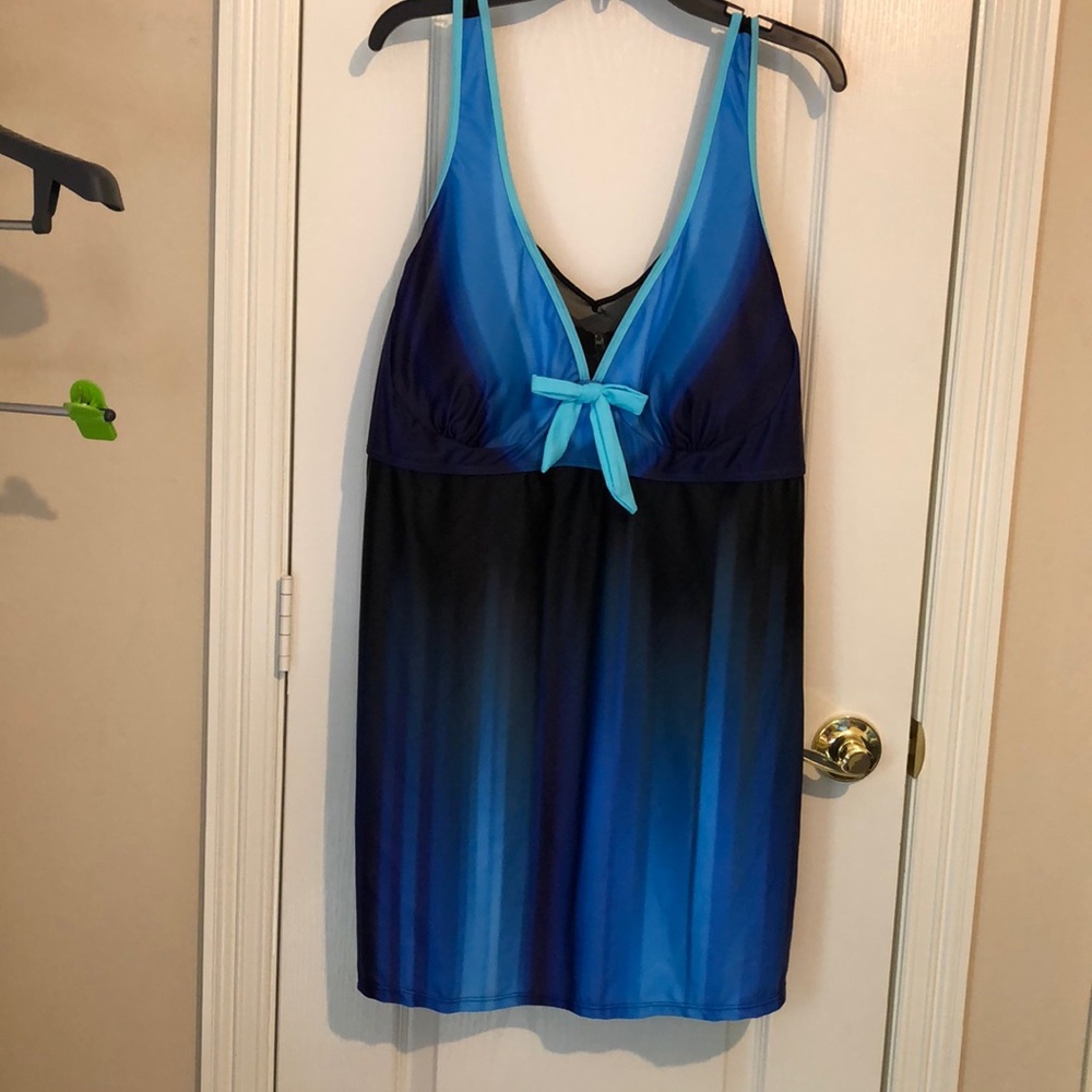 Ladies Plus Size Swimsuit top .Size 24W / 3 X